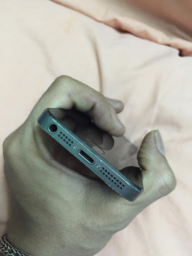 iphone 5S 64G qte = 8tr . 5S lock GOLD = 6.5tr . IP 5 trắng đen = 5.4tr .IP 4S lock 2 - 5