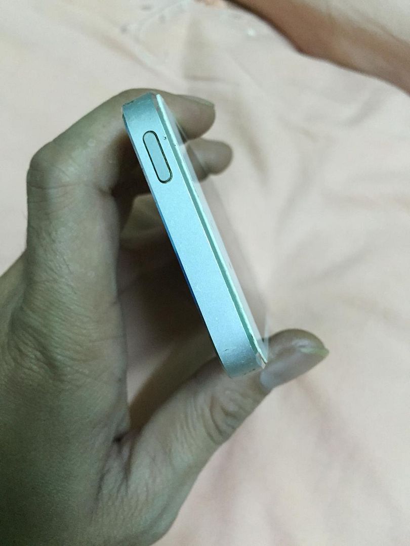 iphone 5S 64G qte = 8tr . 5S lock GOLD = 6.5tr . IP 5 trắng đen = 5.4tr .IP 4S lock 2 - 20