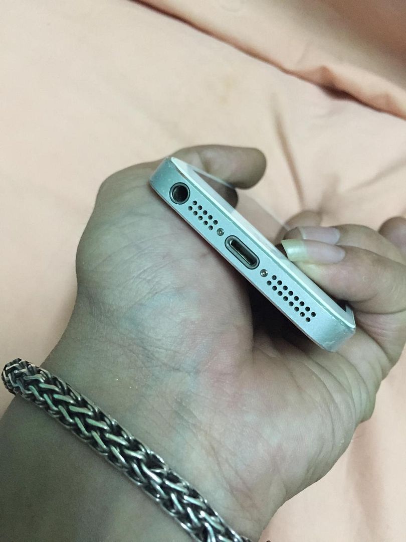 iphone 5S 64G qte = 8tr . 5S lock GOLD = 6.5tr . IP 5 trắng đen = 5.4tr .IP 4S lock 2 - 10