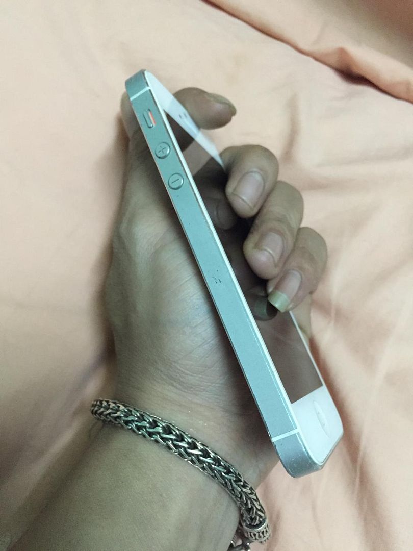 iphone 5S 64G qte = 8tr . 5S lock GOLD = 6.5tr . IP 5 trắng đen = 5.4tr .IP 4S lock 2 - 9