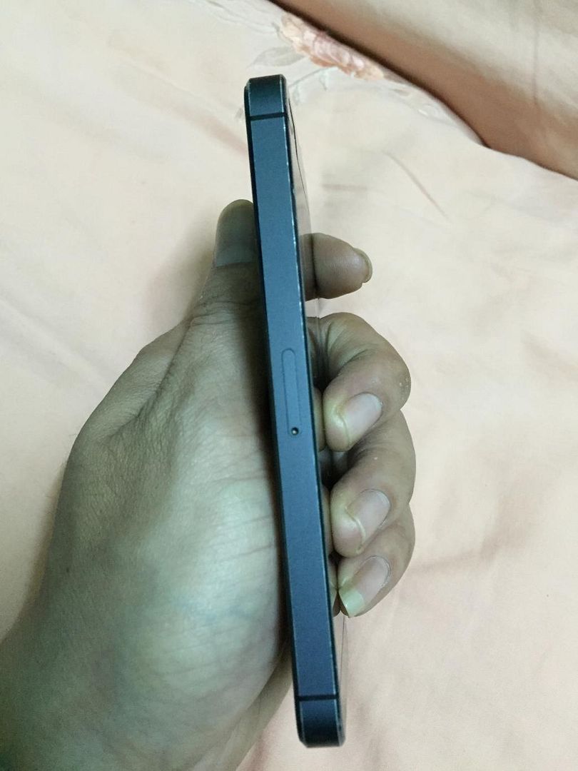 iphone 5S 64G qte = 8tr . 5S lock GOLD = 6.5tr . IP 5 trắng đen = 5.4tr .IP 4S lock 2 - 25