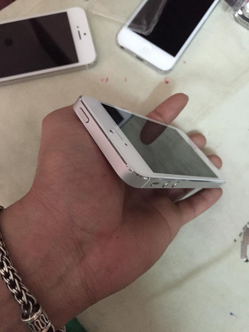 iphone 5S 64G qte = 8tr . 5S lock GOLD = 6.5tr . IP 5 trắng đen = 5.4tr .IP 4S lock 2 - 18