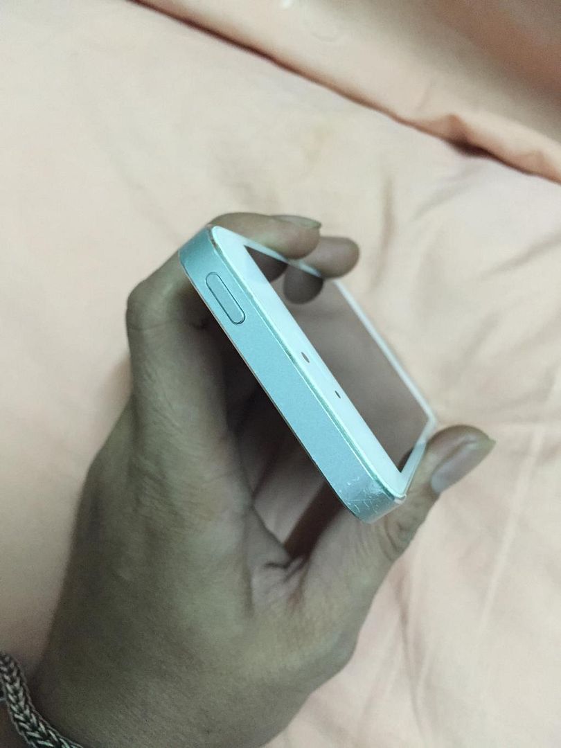 iphone 5S 64G qte = 8tr . 5S lock GOLD = 6.5tr . IP 5 trắng đen = 5.4tr .IP 4S lock 2 - 8